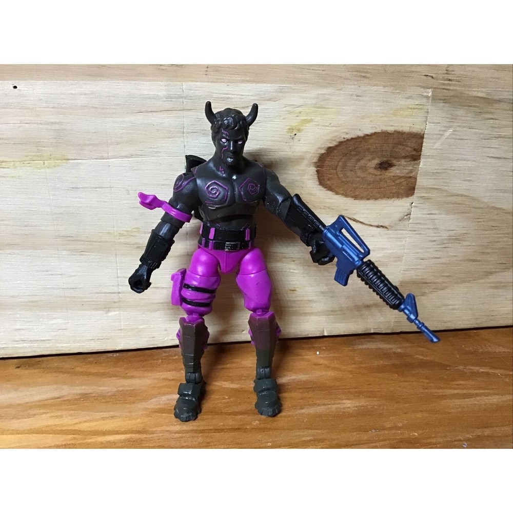 Fortnite Vending Machine Featuring 4” Fallen Love Ranger Action Figure Jul.15,20